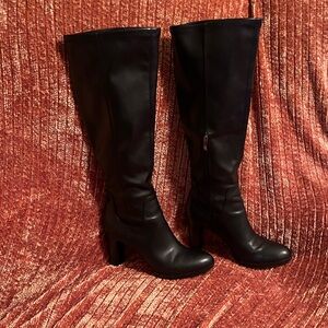 Franco Sarto very minimally worn soles. In excellent condition.